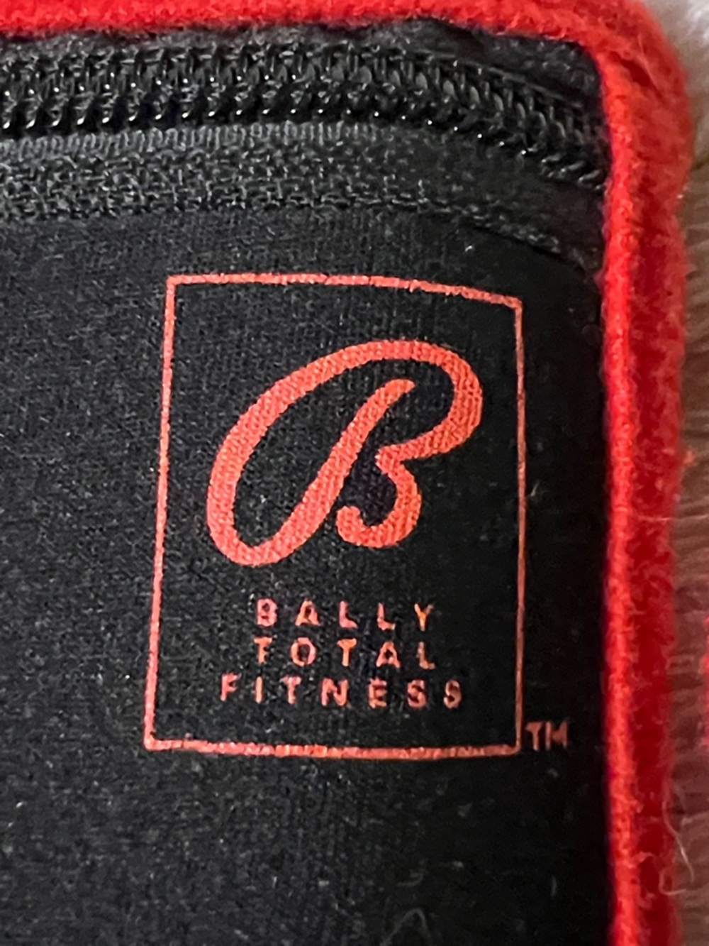 BALLY TOTAL FITNESS 💪 PAIR BLACK/RED NYLON VELCRO 2-LB EACH WRIST/ANKLE WEIGHTS - Picture 4 of 6